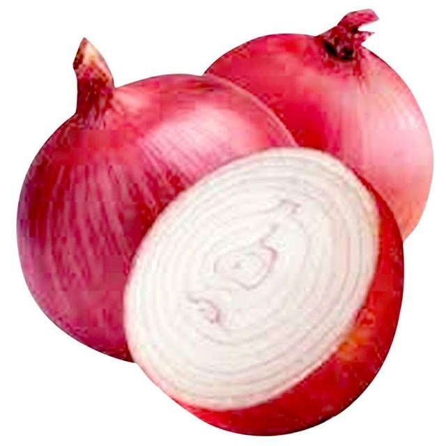 What are the benefits or side effects of eating raw onions?