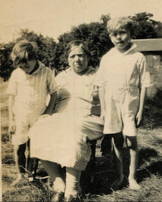 Sidney Knowlton Vaughan, Edna Osborn Knowlton and William Knowlton Vaughan, at "the Shacks in Channahon, Illinois," circa 1930