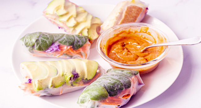 SIMPLE VEGAN SUMMER ROLLS ,vegetarian rice paper rolls with vermicelli ,noodles  rice paper wraps fillings , summer roll dipping sauce,  vegan spring rolls , summer rolls Rezept  ,vegetarian Vietnamese ,spring rolls fried , vegan summer rolls ,shrimp summer rolls,