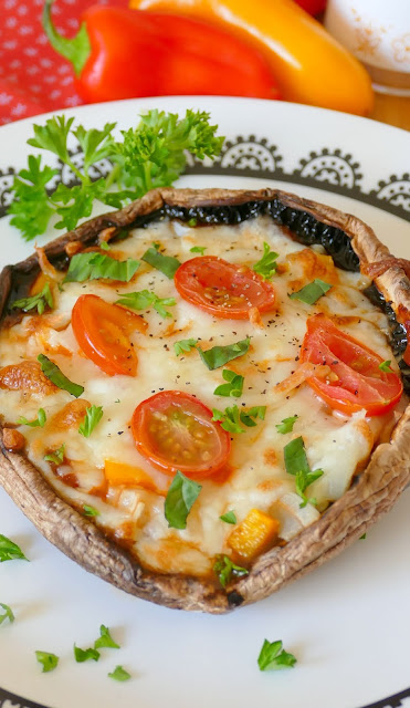 Hot Eats and Cool Reads: Veggie Portobello Mushroom Pizza ...