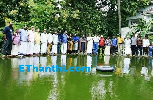 வீட்டுக்குள் குளம் வெட்டிய ஆசிரியர்... கிராம மக்கள் பாராட்டு !