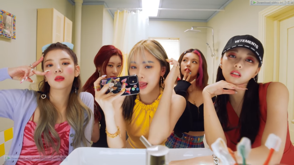 ITZY Releases 'SWIPE' MV With Social Media Theme