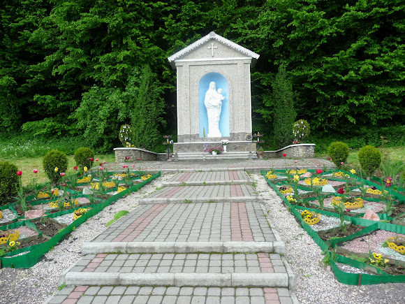 Гошів. Скульптура Богородиці у підніжжя Ясної гори