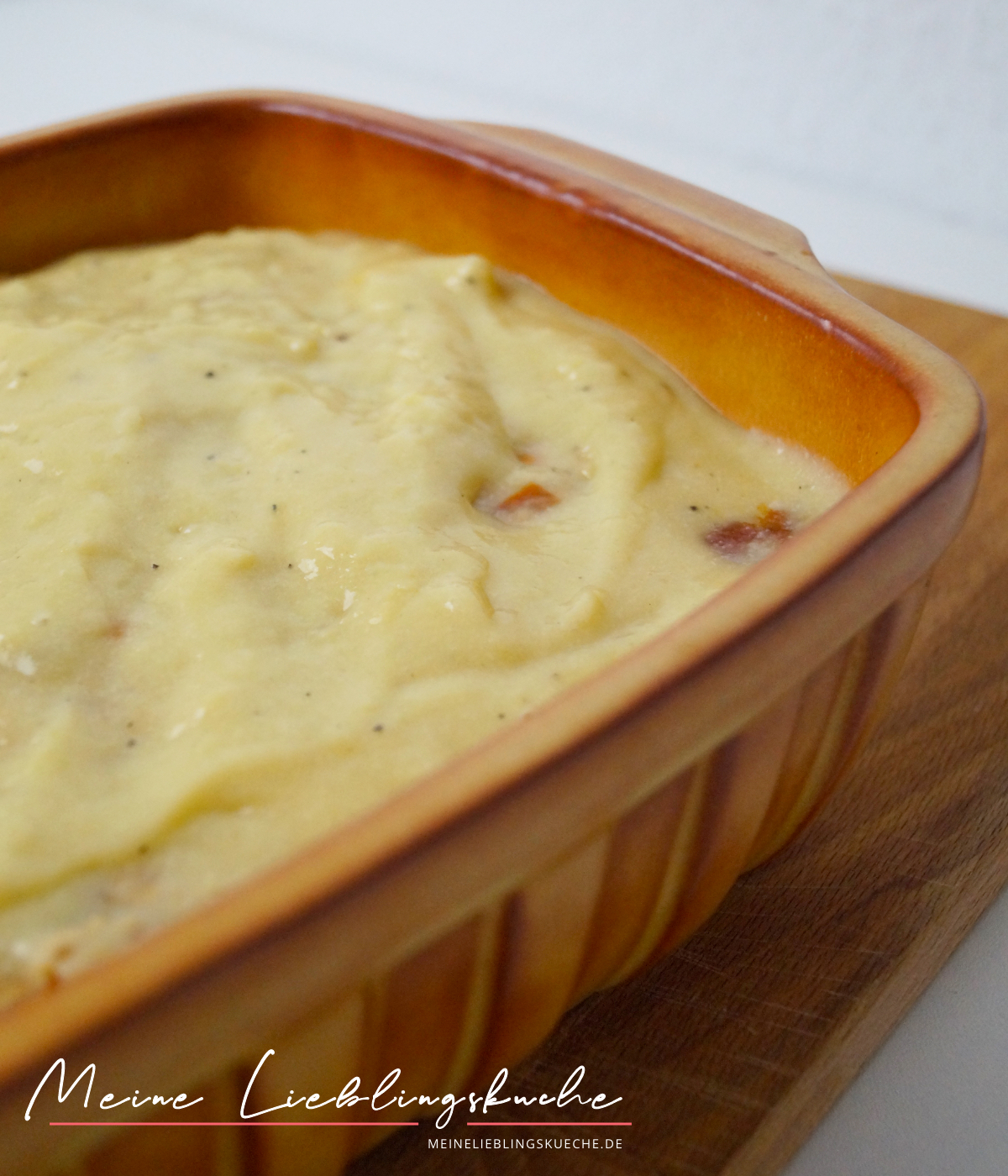 vegane Lasagne mit Zuckerhut, roten Linsen und Hefeschmelz