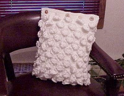 http://crochetcafe.blogspot.com/2009/04/heirloom-pillow.html