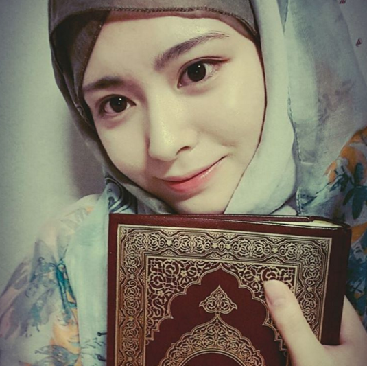  6 Gambar  Gadis korea  berhijab ini baru saja memeluk Islam dan kelihatan begitu cantik The 