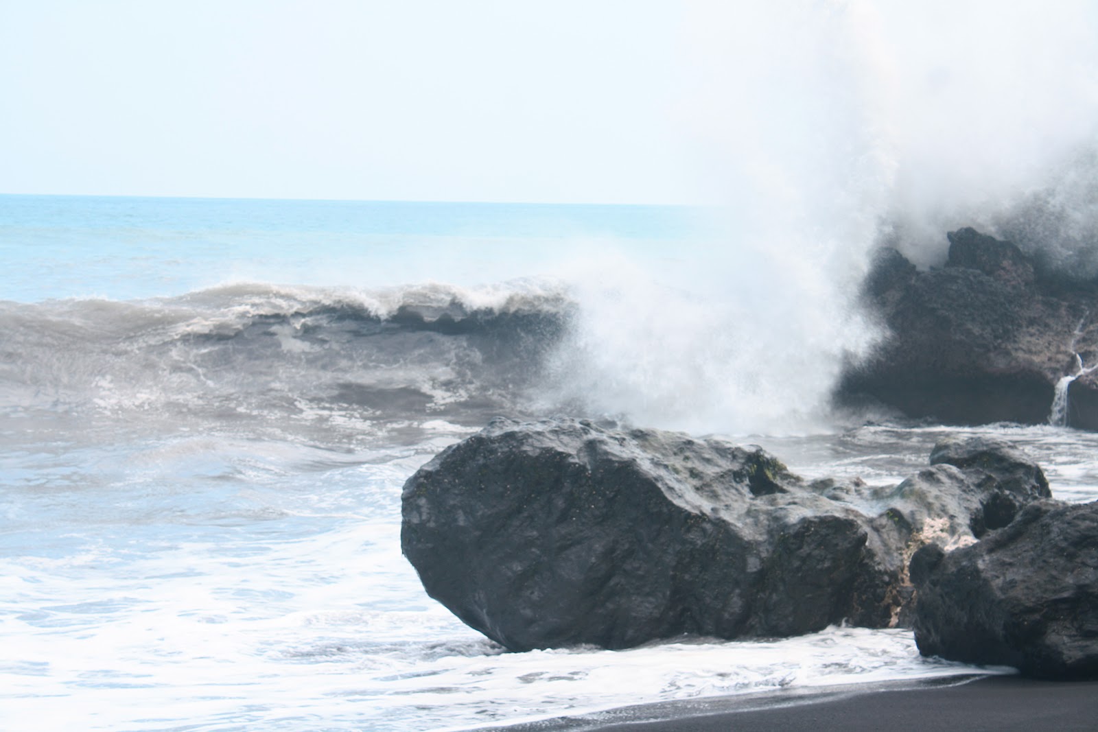 banana holidays lumajang: Watu GODEG, pantai Indah Lumajang 2