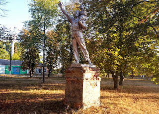 Мирополье. Сквер. Парковая скульптура соцреализма