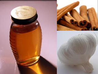 Honey, cinnamon, and garlic are effective home remedies.