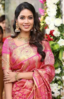 Actress Nivetha Pethuraj HD Latest Images In Traditional Saree