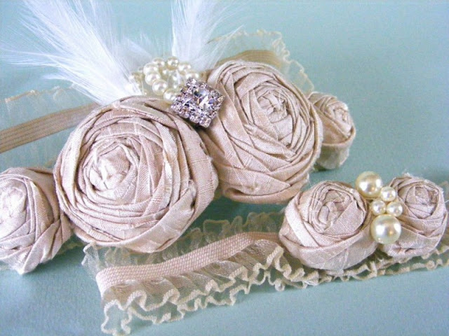elegant-wedding-garter-ideas-vintage-roses-with-jewel-pearl-and-feather