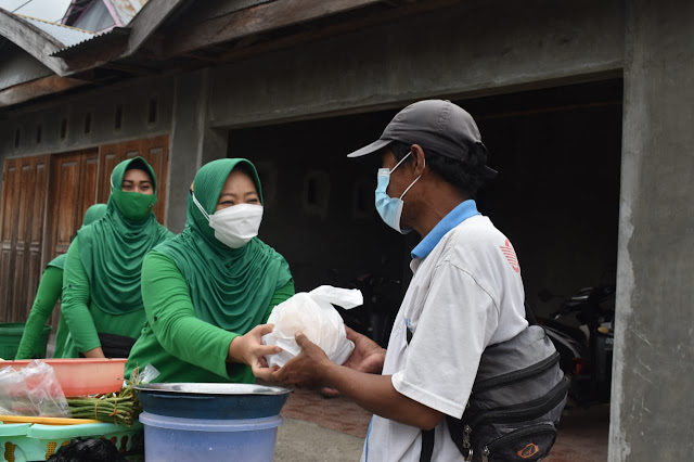 Sambut HUT ke-75, Persit KCK XXIX Kodim 1415 Selayar Laksanakan Bakti Sosial