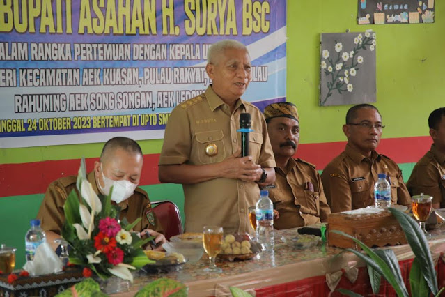 Bupati Surya Hadiri Silaturahmi dengan Kepala UPTD Tingkat SD dan SMP se-Kecamatan Aek Kuasan