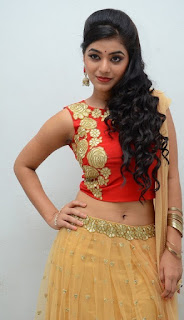 Yami Bhaskar Navel Show