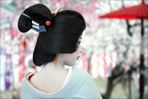 Katsuyama hairstyle with circular bonten Kanzashi