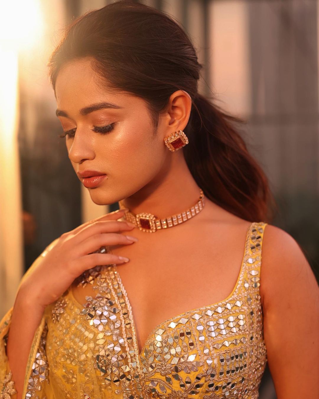 Jannat-Zubair-looks-adorable-in-traditional-outfit-See-the-pictures-03-Bengalplanet.com