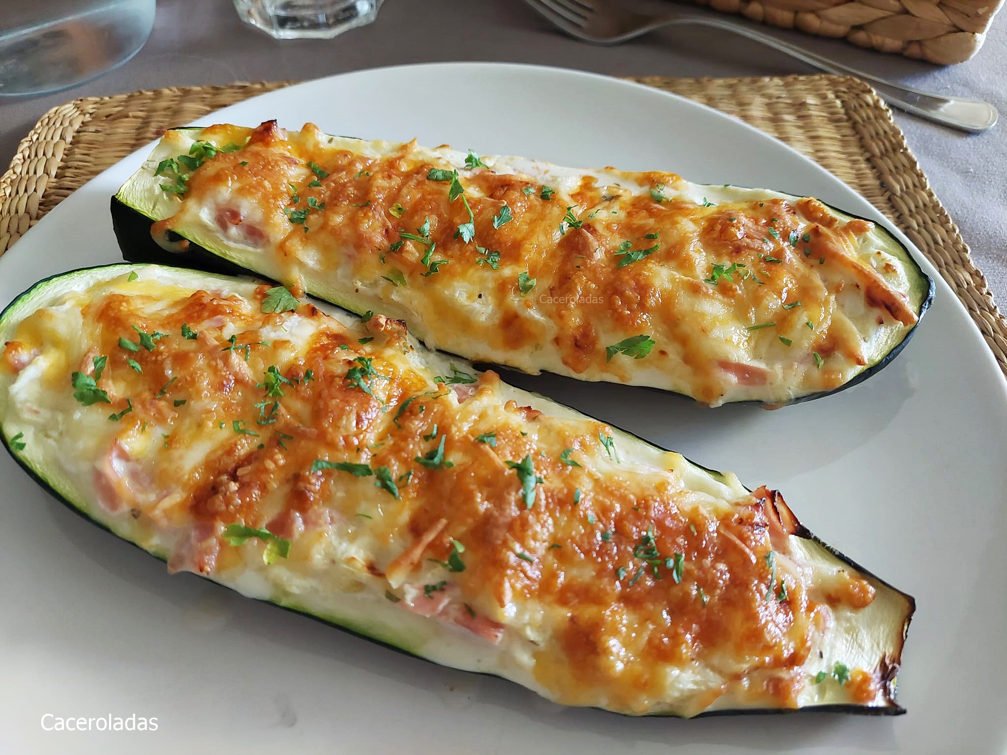 Calabacines rellenos de queso crema y jamón - Receta en Airfryer o para  horno | Caceroladas