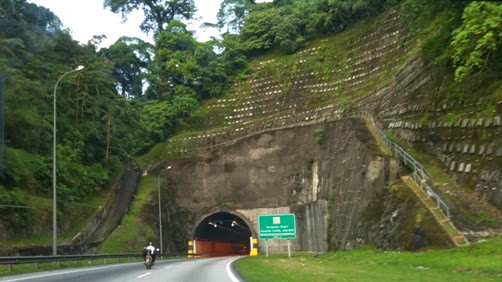 Kronikrules : Kisah Seram Di Lebuhraya Karak Yang Berhantu