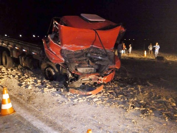 Vaca na pista causa acidente de trânsito e casal e bebê morrem na BR-226, no RN