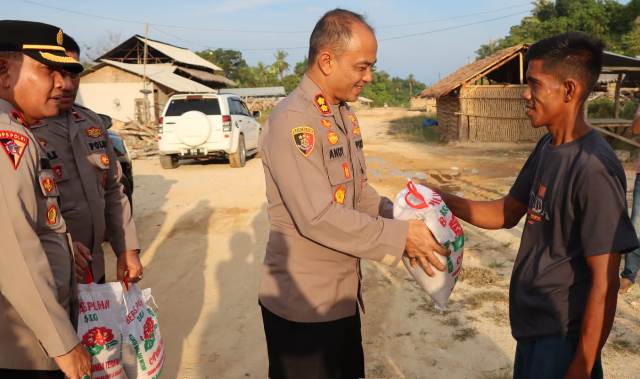 Bantuan Kemanusiaan untuk Negeri, Polres Aceh Timur Berbagi Sembako