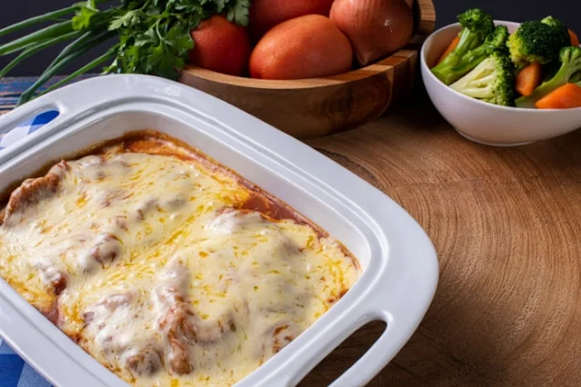 Bife à Parmigiana: Uma Combinação Irresistível de Sabores por Walisson Pinheiro Pereira