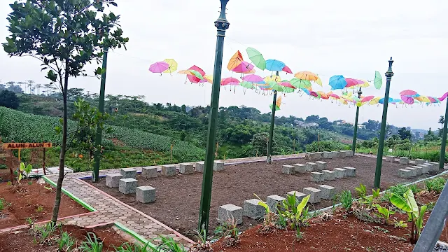 payung gantung di taman 1010 Bandung
