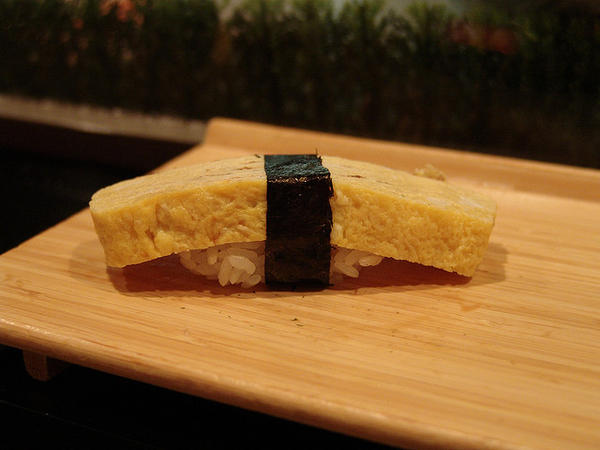 101 เมนูซูชิ ซูชิหน้าไข่หวานย่าง (Tamagoyaki)