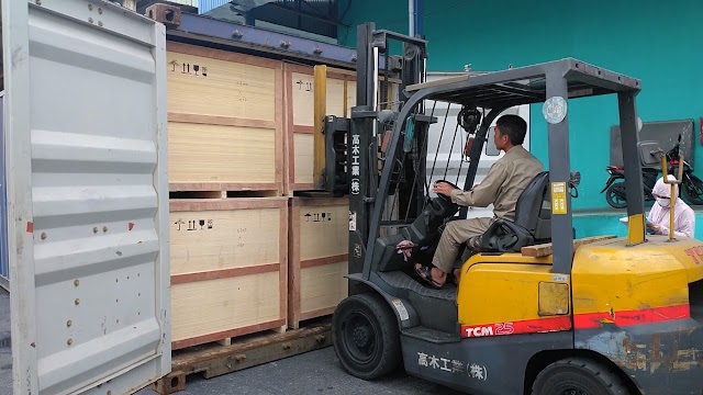 Khai thác container chung chủ (hay hàng LCL) - Container toàn kiện gỗ.