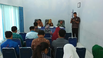 Wabup Karawang dan Lintas Komunitas Distribusikan Bantuan ke Desa Karangligar