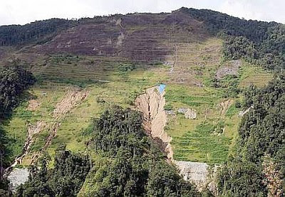 Safety threat: An overall view of the hillslope affected by massive erosion along a section of the Simpang Pulai-Cameron Highlands road near the Perak-Pahang border.