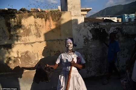 Day of the Dead: See Voodoo Practitioners Performing Rituals to Appease Spirits in Haiti (Terrifying Photos)