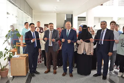 رئيس جامعة دمياط يفتتح معرض الفنون التشكيلية  لطلاب كلية الطب البشري