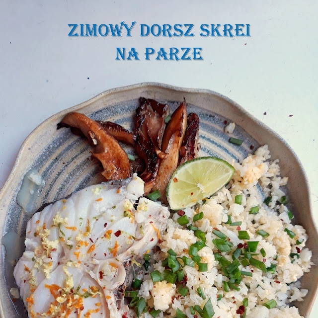 Zimowy dorsz Skrei gotowany na parze