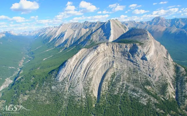 10 Amazing Geological Folds You Should See