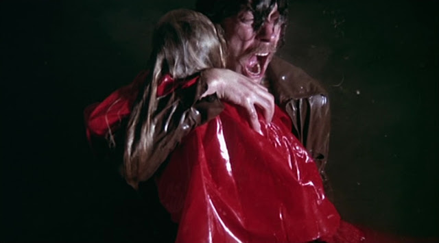 Anak John dan Laura Baxter di film Dont Look Now (1973) yang bernama Christine tewas tenggelam