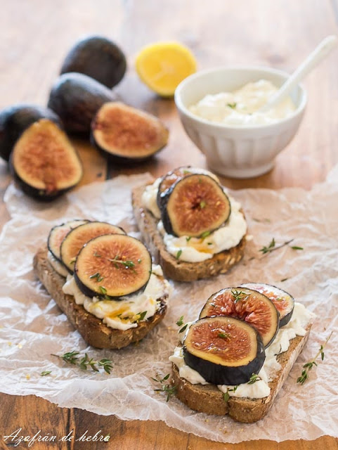 Tosta de higos y queso de cabra