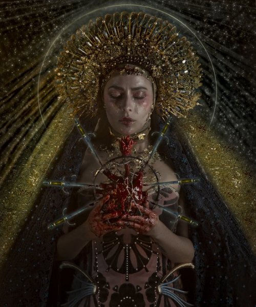 Lorena Cordero fotografia surreal arte fashion mulheres deusas divindades femininas aura mitologia religião Virgem das Dores (Maria Augusta Chico Egas)