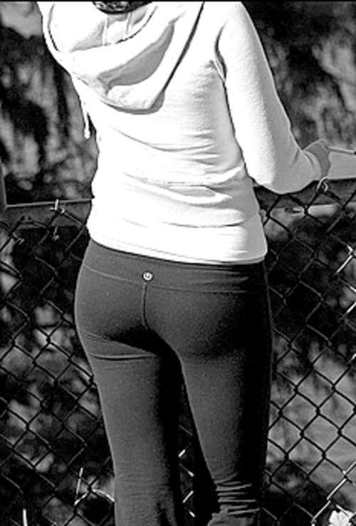  tight ass women and cougars in tight ass spandex that shapes so good