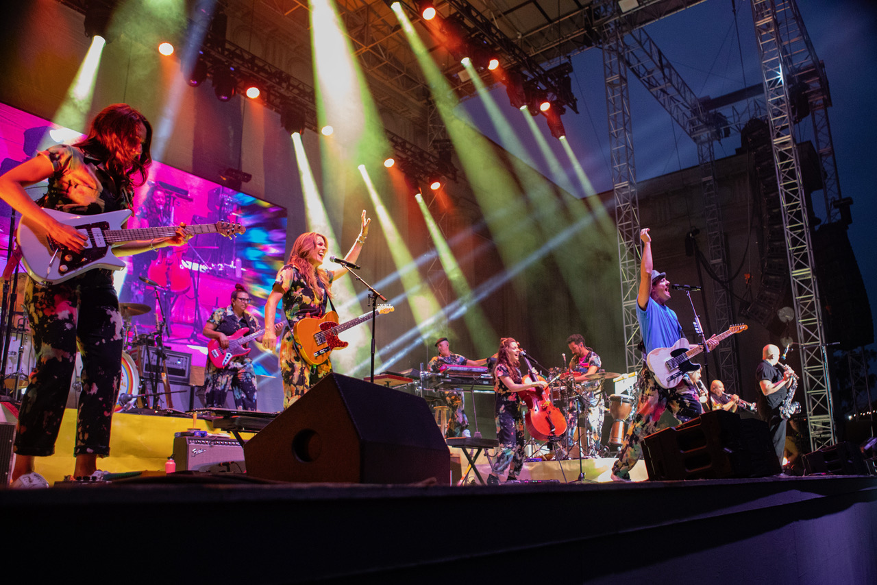 Jason Mraz & band @ the Greek Theatre (Photo: Sean Reiter)