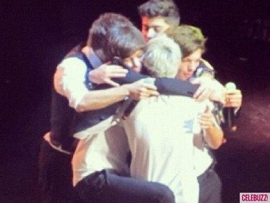 One-Direction-Touchy-Moments-Instagram-580x435