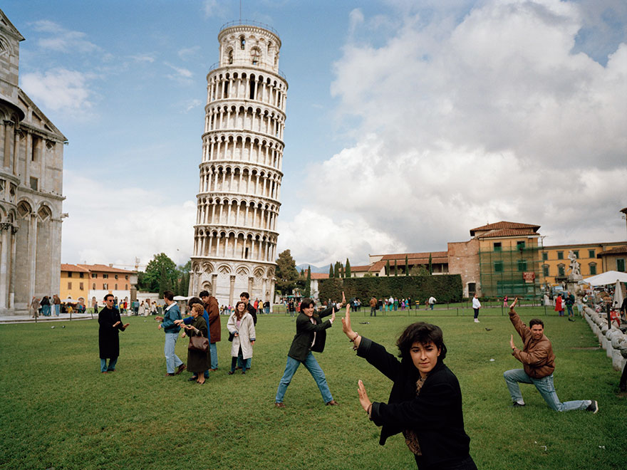 Travel Expectations Vs Reality (20+ Pics) - Taking Photos With Leaning Tower Of Pisa In Italy