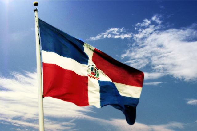 La Bandera dominicana  "Hermosa  Bandera Tricolor"