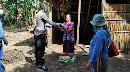  Giliran Warga Desa Kariango, Dapat Bantuan Sembako Dari Personil Polsek Baebunta 