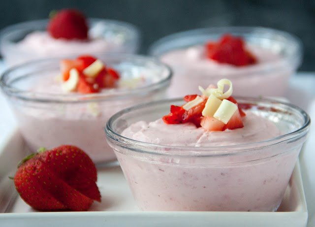  Easy Strawberry Mousse