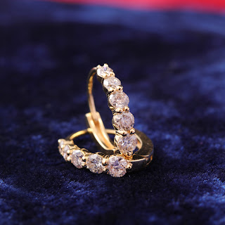 Diamond Jewellery UK, Diamond Earrings , Diamond Hoop Earrings , Diamond Necklace , 1 Carat Diamond Necklace , 1 Carat Diamond earrings, Solitaire Diamond Necklace , Diamond By The Yard Necklace ,