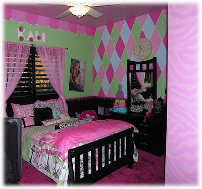 Youth-Pink Wall Decorating Ideas