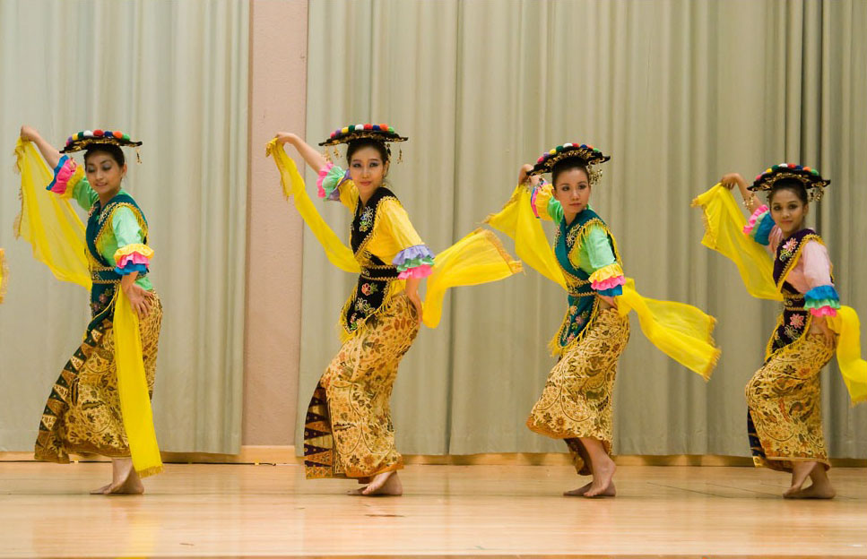 Tari Lenggo Tarian Tradisional  Dari Bima Provinsi NTB 