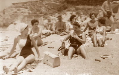 IX Campeonato de España Femenino 1965, ajedrecistas en la playa