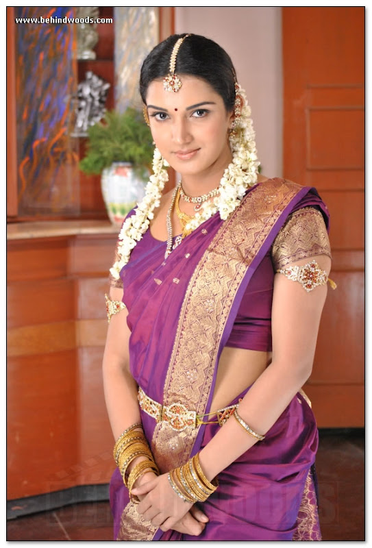 Actress Honey Rose photos gallery navel show