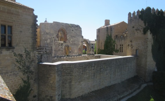 Castillo de Olite - Palacio de los Reyes de Navarra Ruinas-capilla-san-jorge-castillo-olite